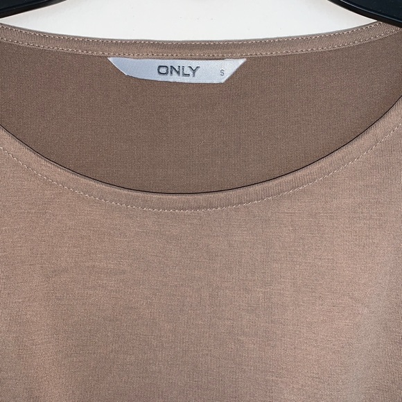 Top - Picture 2 of 5